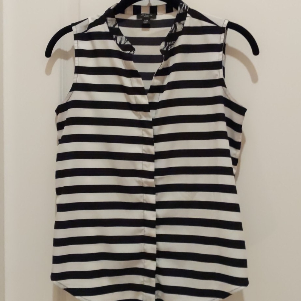Sleeveless stripped top